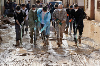 Protección para voluntarios en la limpieza de la DANA en Valencia: Equipos esenciales y precauciones